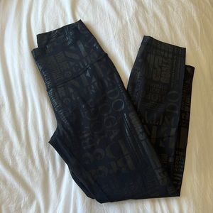 lululemon black leggings 25 inches with lululemon print